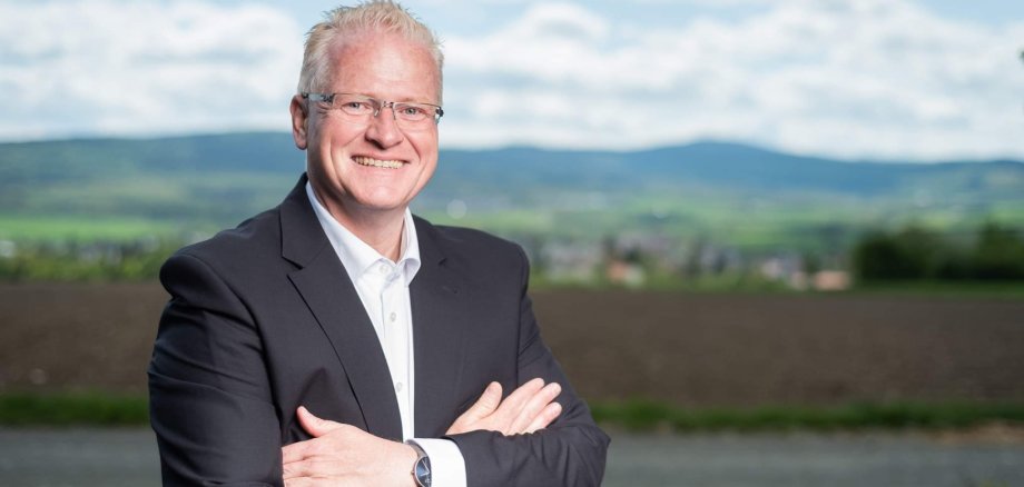 Portraitbild von Bürgermeister Gregor Sommer.